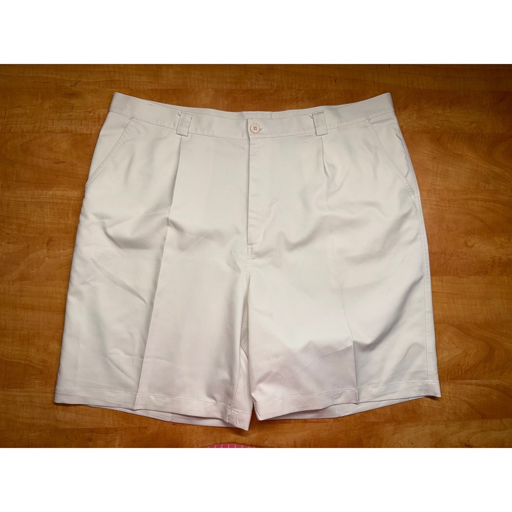 Under Armour Performance Mens Golf Shorts Pleated Tan Stone Size 42R 42 x 9.5